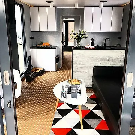 Houseboat Varsovi 公寓 比亚沃布热吉