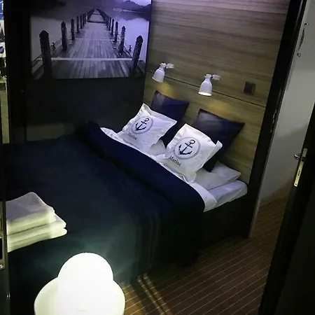 公寓 Houseboat Varsovi *