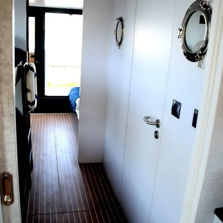 Houseboat Varsovi 公寓 比亚沃布热吉