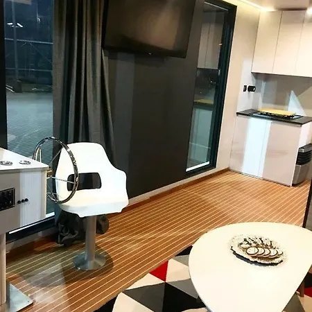 Houseboat Varsovi 公寓